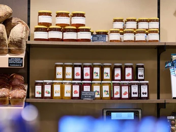 confiserie-tea-room-steinmann-auslage-brot-confiture.jpg