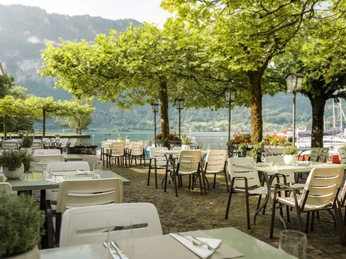restaurant-neuhaus-zum-see-terasse-tischee-thunersee-hafen.jpg