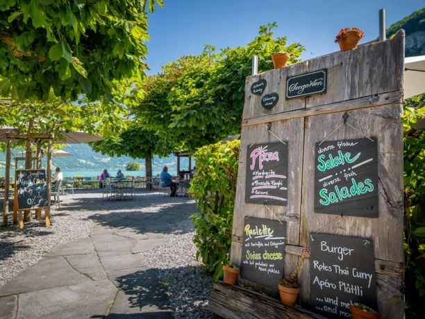 restaurant-seegarten-iseltwald-eingang-gartensitzplatze.jpg