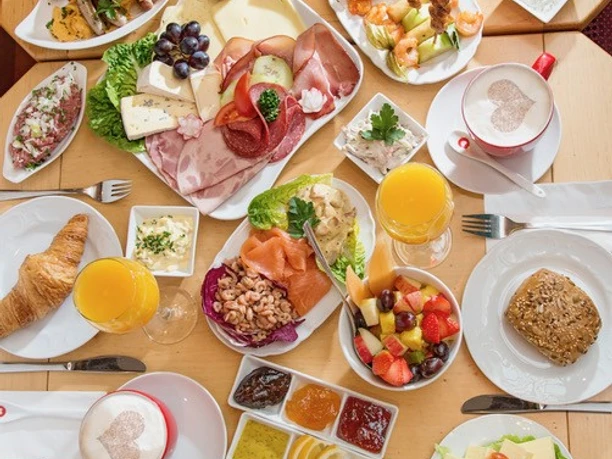 Frühstück im Café Wien