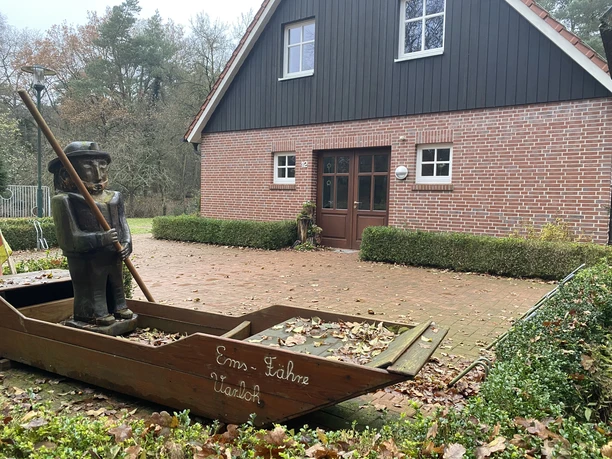 Die Emsfähre an der Dorfscheune Varloh.jpeg