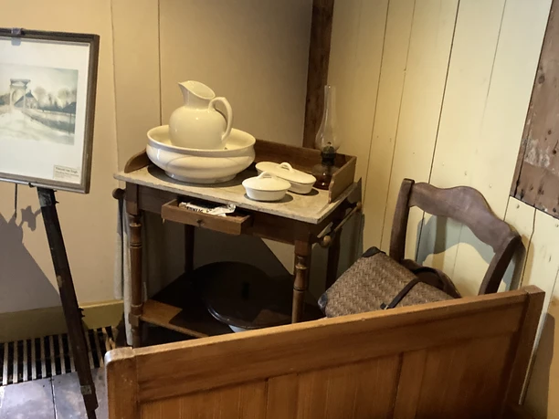 In diesem Zimmer hat Van Gogh einst drei Monate gelebt.jpeg