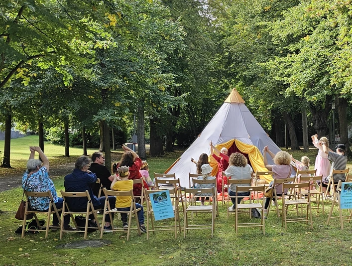 Rehburg-Loccumer Märchentage Tipi-Zelt für Märchenerzählungen in Rehburg-LoccumTipi tent for storytelling in Rehburg-LoccumTipi-telt til historiefortælling i Rehburg-LoccumTipi tent voor verhalen vertellen in Rehburg-Loccum