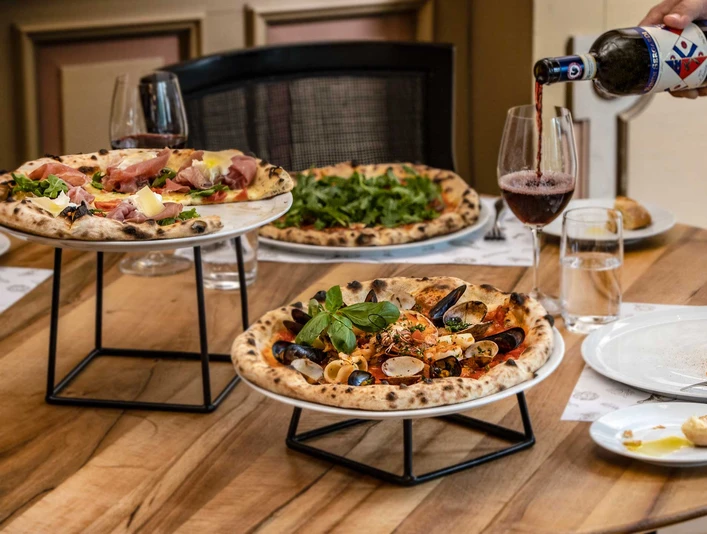 ristorante-e-pizzeria-sapori-pizzas-wein.jpg