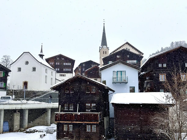 hüüsi Fiesch : Wintereinbruch