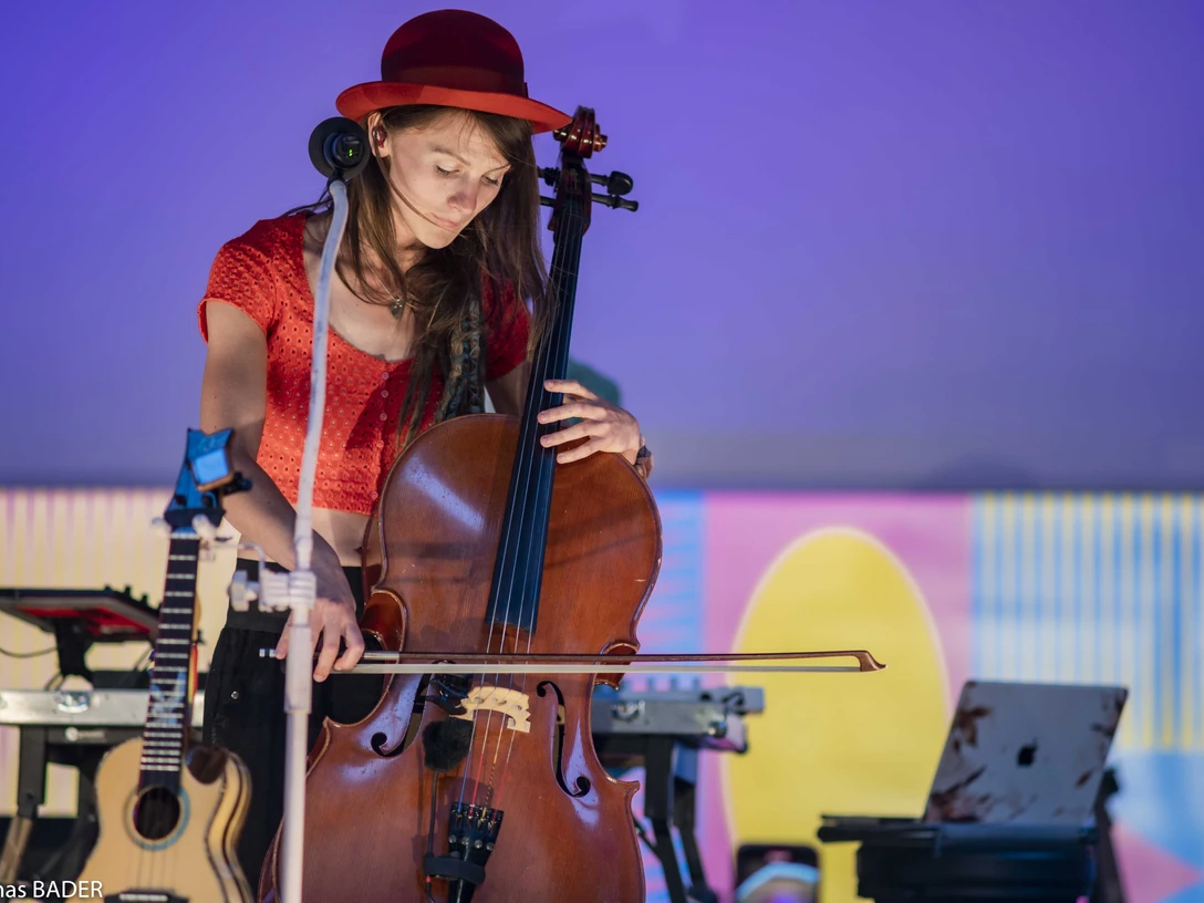Konzert: "Butterfly & Wolf" - Ronja Maltzahn & Band auf Juist.jpg Konzert: "Butterfly & Wolf" - Ronja Maltzahn & Band auf Juist