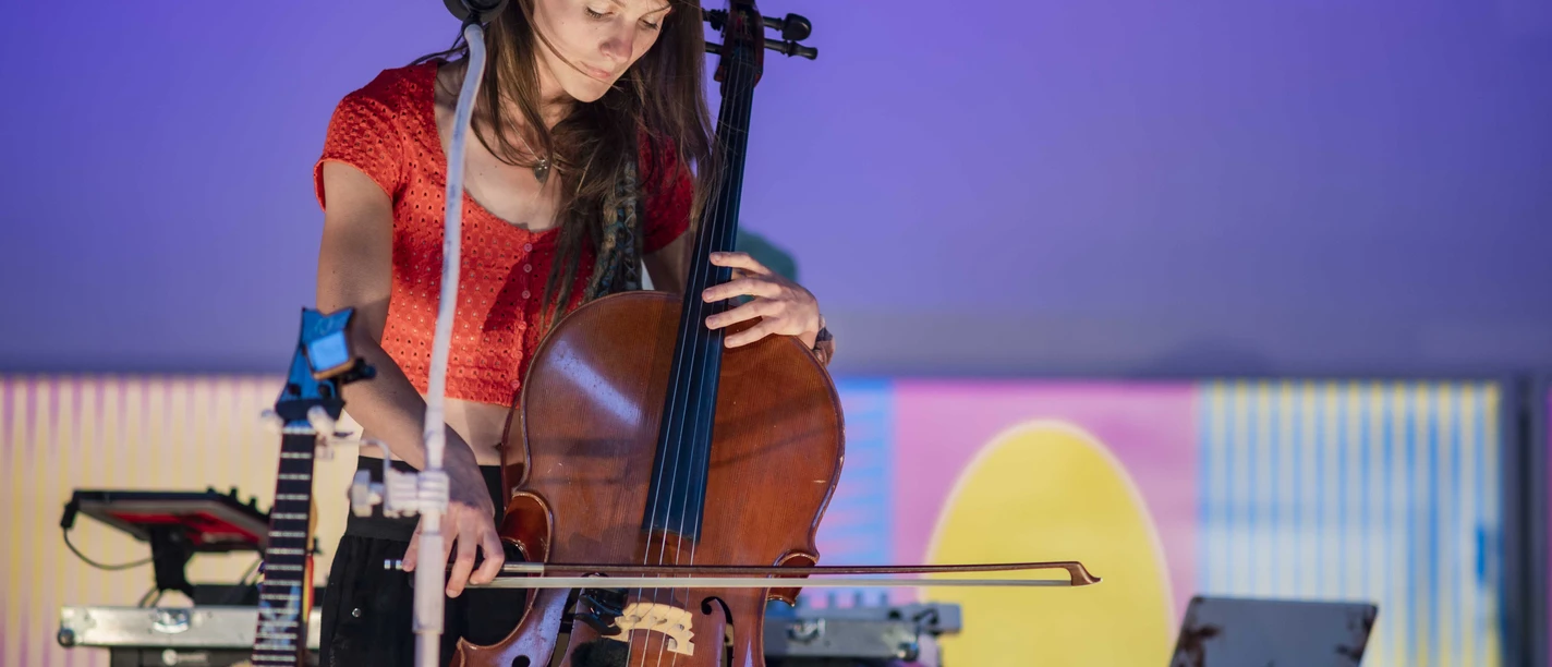Konzert: "Butterfly & Wolf" - Ronja Maltzahn & Band auf Juist.jpg Konzert: "Butterfly & Wolf" - Ronja Maltzahn & Band auf Juist