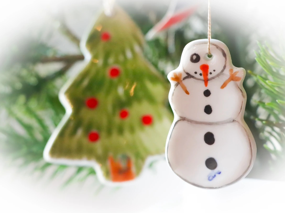 IMG_8506.jpg Porzellanbaumschmuck Schneemann und Weihnachtsbaum