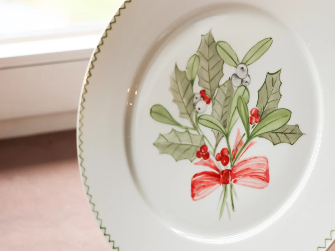IMG_8212-2.jpg Weihnachtlich bemalter Porzellanteller