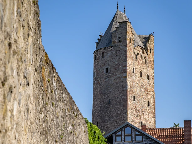 Fritzlar Grauer Turm und Mauer