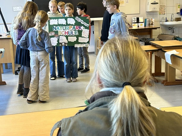 Gespannt lauschten die Gäste den Ausführungen der Kinder.JPEG