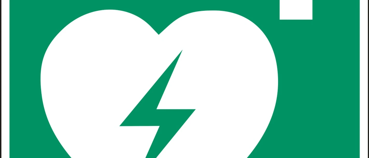 Defibrillator Grünes Defibrillator-Symbol mit Blitz im Herz. Es hilft bei Notfällen.