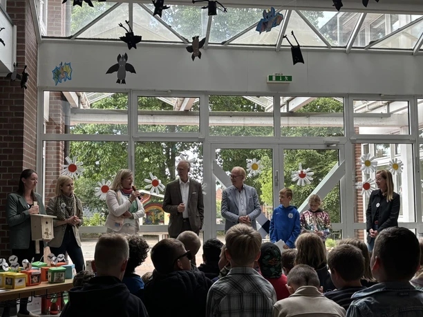 Die Gäste waren begeistert und dankten den Schülern und dem Team der St. Antoniusschule.JPEG