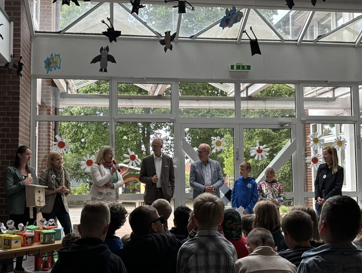 Die Gäste waren begeistert und dankten den Schülern und dem Team der St. Antoniusschule.JPEG