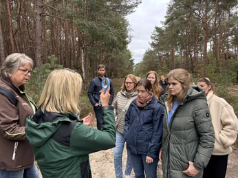 Mit einer Lupe im Gepäck werden auch die kleinsten Besonderheiten sichtbar..JPEG
