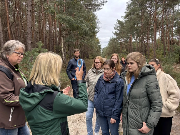 Mit einer Lupe im Gepäck werden auch die kleinsten Besonderheiten sichtbar..JPEG