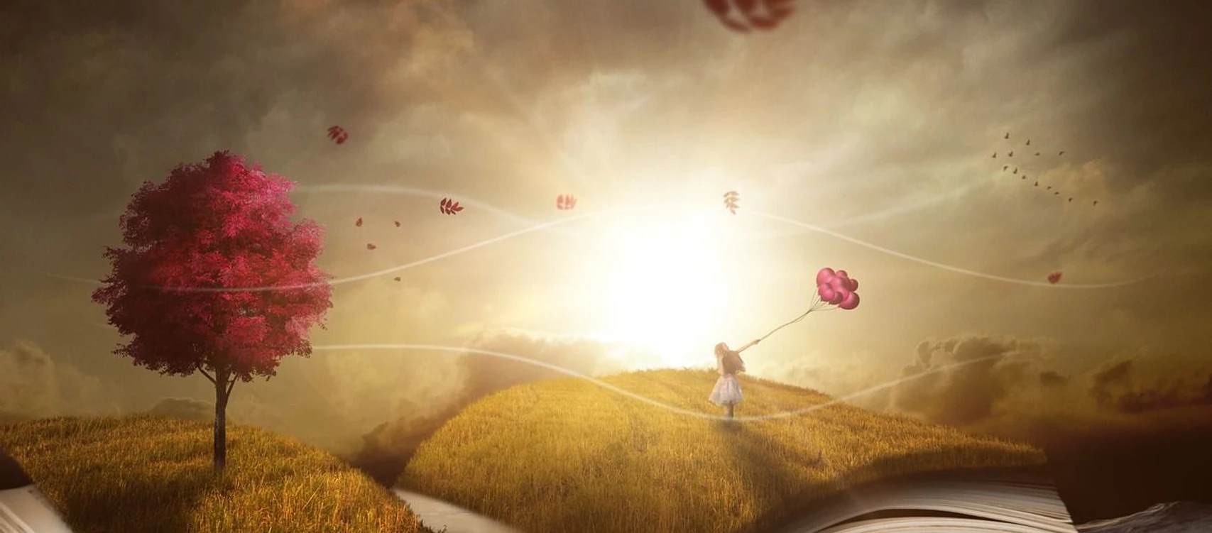 Lesung Natur Mädchen mit rosa Ballons läuft über aufgeschlagenes Buch in goldener Landschaft bei Sonnenlicht.