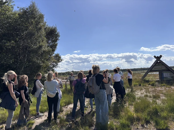 In zwei Gruppen wanderten die Lehrerteams über den neuen Aktiv-Pfad..JPEG