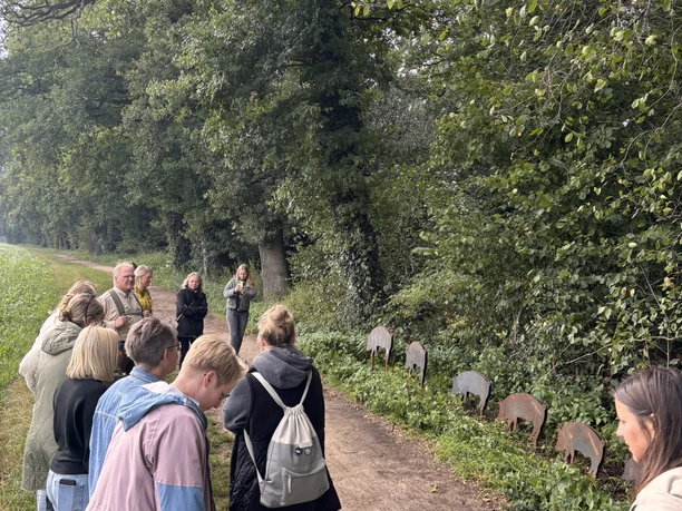 Sieben Schweine als Station für eine Geschichte und eine Schnitzeljagd..JPEG