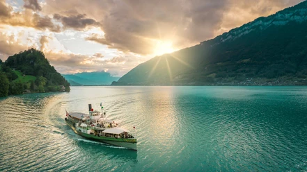 bls-schifffahrt-brienzersee-dampfschiff-loetschberg-abendrot.jpg