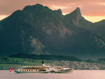 bls-schifffahrt-thunersee-dampfschiff-bluemlisalp-stockhorn.jpg