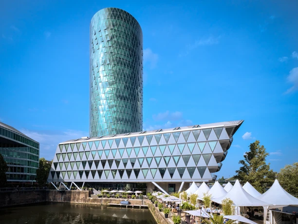 Frankfurter Botschaft Frankfurter Botschaft und Turm am Wasser.