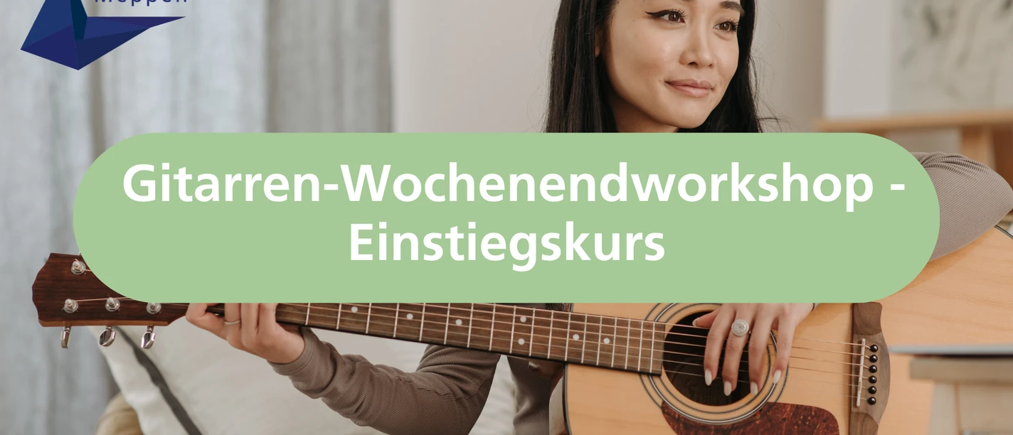 Gitarren-Wochenendworkshop - Einstiegskurs Person sitzt entspannt mit einer Akustikgitarre in den Händen und übt Akkorde beim Workshop.