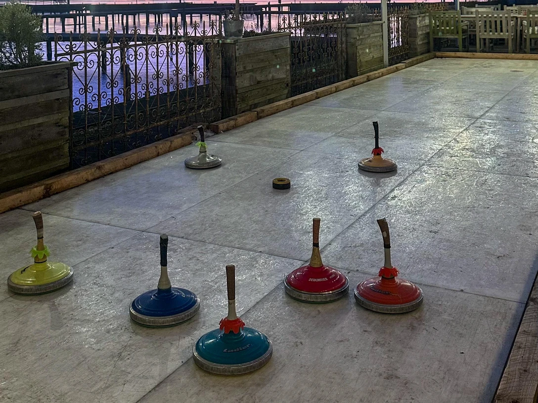 Winterabend Eisstockbahn.jpg