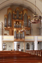 Bild Orgel St. Martinus.JPG Prachtvolle Kirchenorgel mit goldverziertem Prospekt über den Holzbänken der St.-Martinus-Kirche.