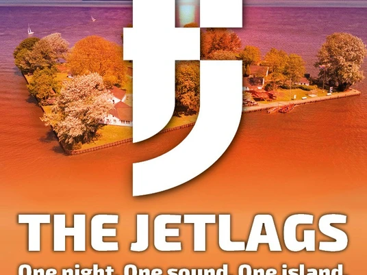 The_Jetlags.jpg Plakat für das Konzert „The Jetlags“ auf der Insel Wilhelmstein am 14. August 2026 bei Sonnenuntergang.