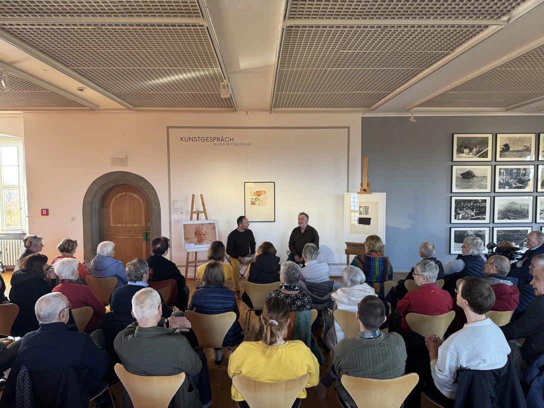 Kunstgespräch.jpeg Diskussionsrunde beim Kunstgespräch im Schloss