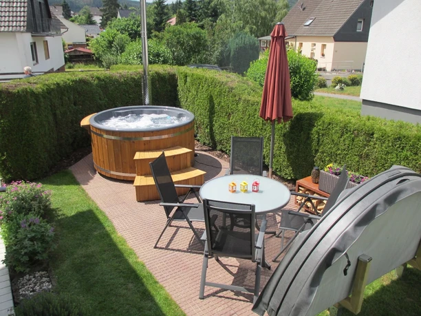 Terrrasse mit Whirlpool Ferienwohnung "Am Siegsteig"
