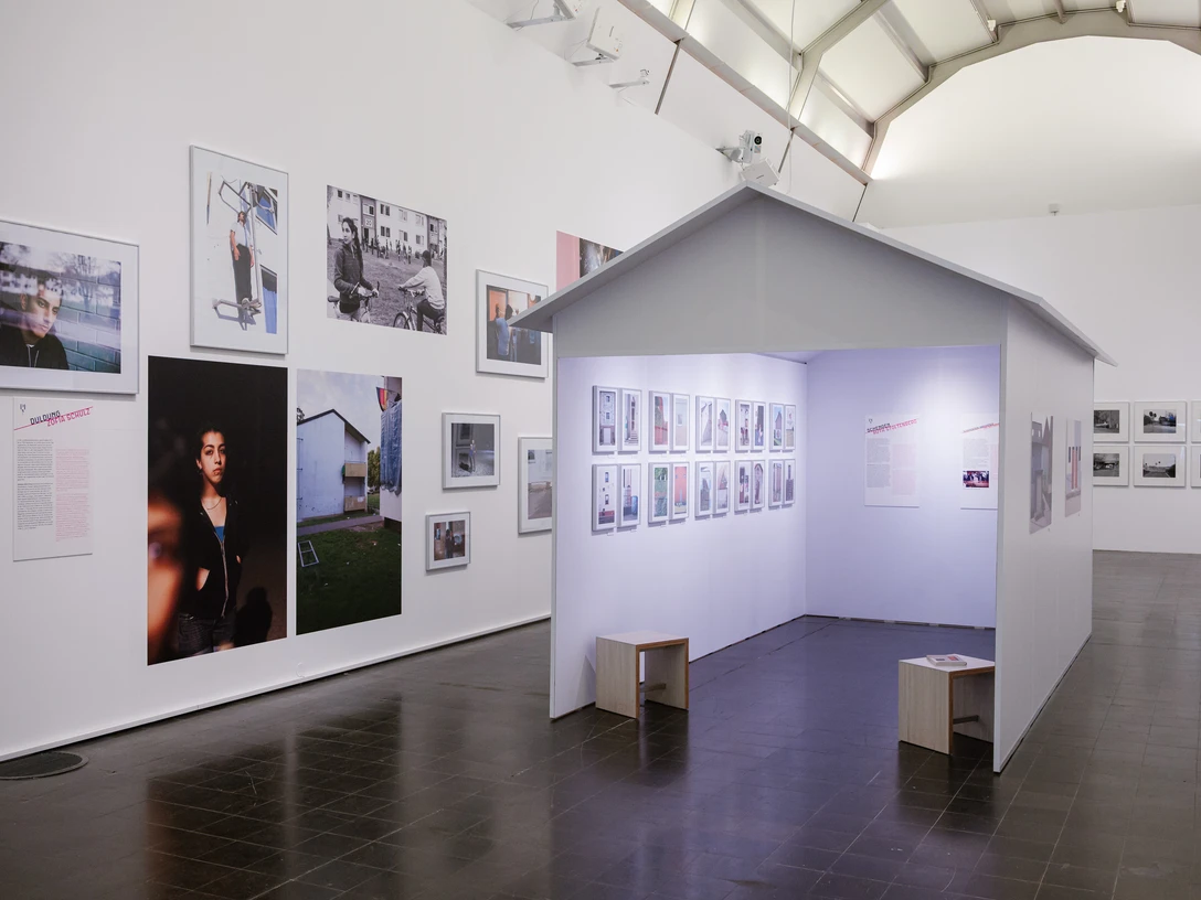 ANGRENZEN/ABGRENZEN. Fotografische Perspektiven