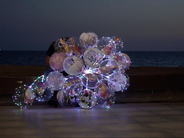 Videostill Balloons, Susanne Hofer, Galerie Stans