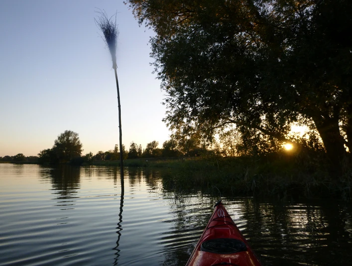 Kanufahren im Sonnenuntergang