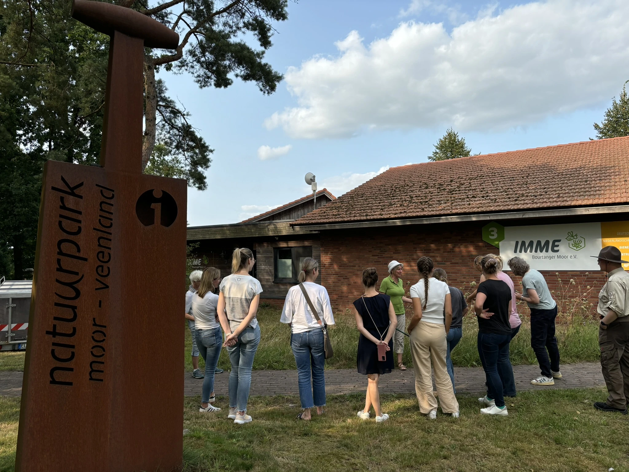 Zahrlreiche Besuchergruppen erfahren in der IMME viel über Bienen und ihre Lebensweisen (1).JPEG