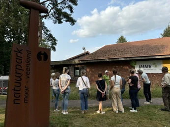 Zahrlreiche Besuchergruppen erfahren in der IMME viel über Bienen und ihre Lebensweisen (1).JPEG