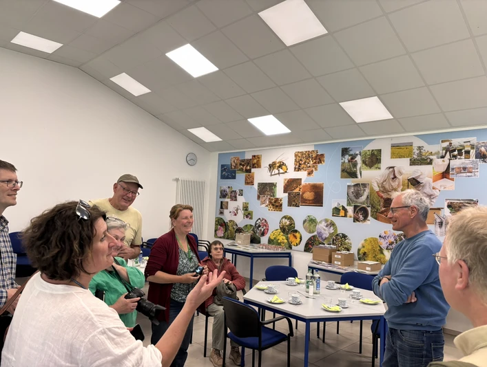 Eine Pressegruppe der TourismusMarketing Niedersachsen besuchte einige Moorpforten des Naturparks, darunter die IMME.JPEG