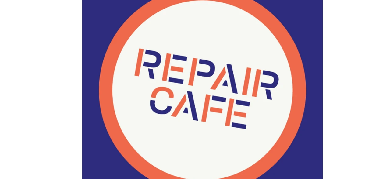 Logo Repair Cafe.png Rundes Logo mit dem Schriftzug Repair Café in orange und blau auf weißem Grund mit blauem Rand.