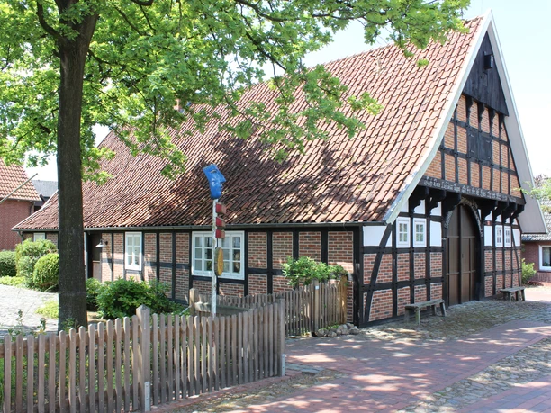 Heimathaus mit Backhaus