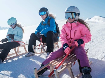 niederhorn-winter-schnee-gaeste-schlitteln-frontal.jpg