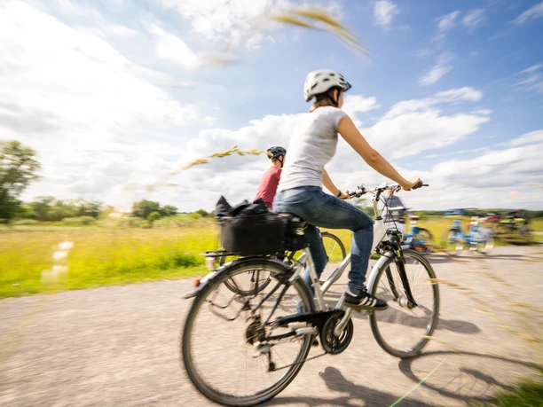 Radfahrende in Monheim