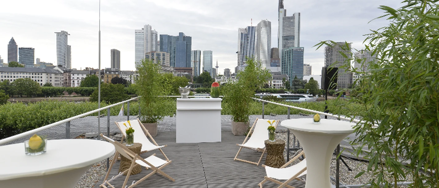 Museum of Communication Frankfurt - Roof terrace Roof terrace with bar tables and skyline view.