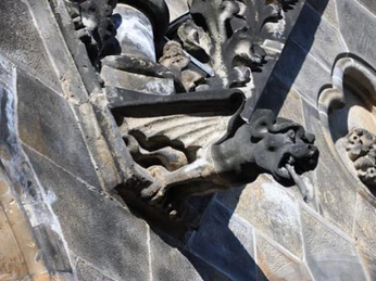 Wie erläutern Ihnen die aufwendige kunsthandwerkli