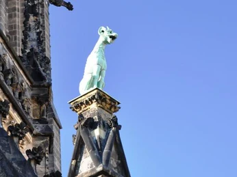 Wie zeigen Ihnen innen und außen den Bauschmuck de