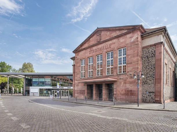 Congress Park Hanau - Historische Stadthalle Historische Stadthalle aus rotem Sandstein.