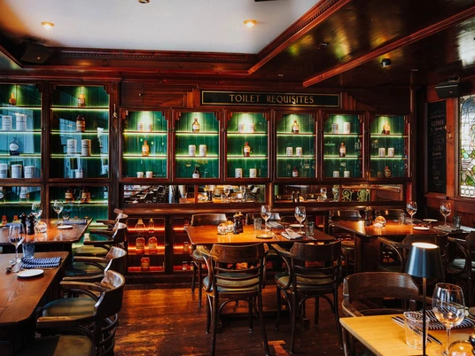 Walter´s Pharmacy hoch