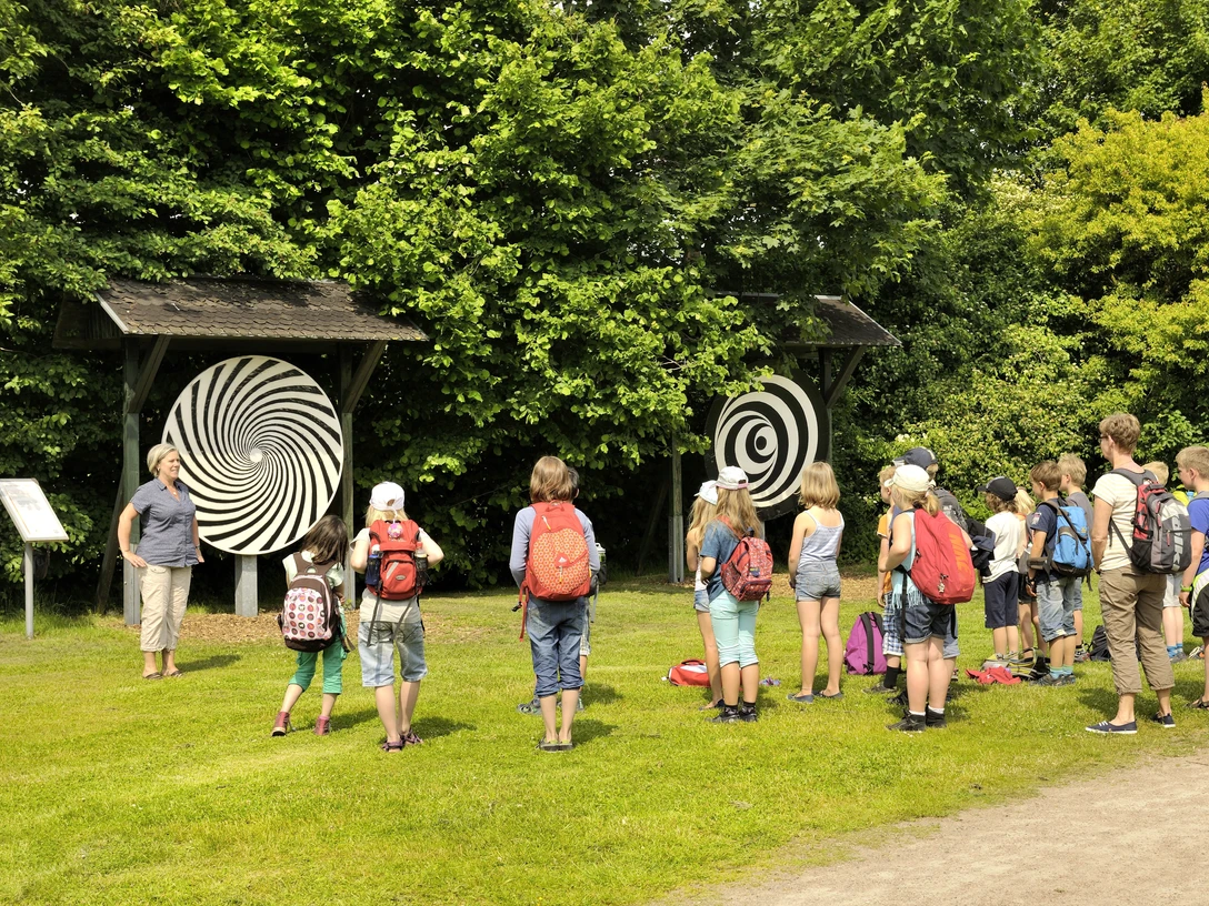 Führung durch die Welt der Sinne Führung durch die Welt der SinneGuided tour through the world of the sensesGuidet tur gennem sansernes verdenRondleiding door de wereld van de zintuigen