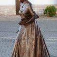 Elisabeth_Ernestine_Antonie_Bronzeskulptur3_Sommer©-Stadt-Bad-Gandersheim-Hötzel.jpg