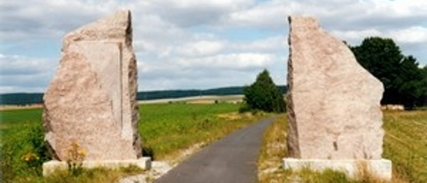 klein_3_Das Tor_2000.jpg